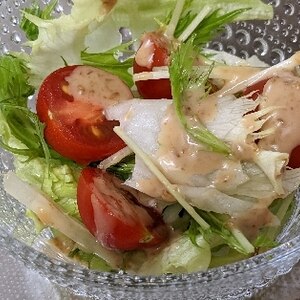 レタスとトマト水菜のヘルシー胡麻サラダ